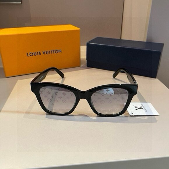 Louis Vuitton Women's Black Sunglasses - Picture 1 of 7